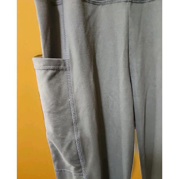 One World Green Leggings Womans Size XS NEW NWT Inseem 26 Excellent A126 Comfy - Picture 3 of 6